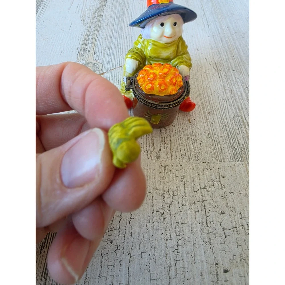 Vintage Greenbrier witch cauldron trinket box jewelry‎ spider Halloween decor